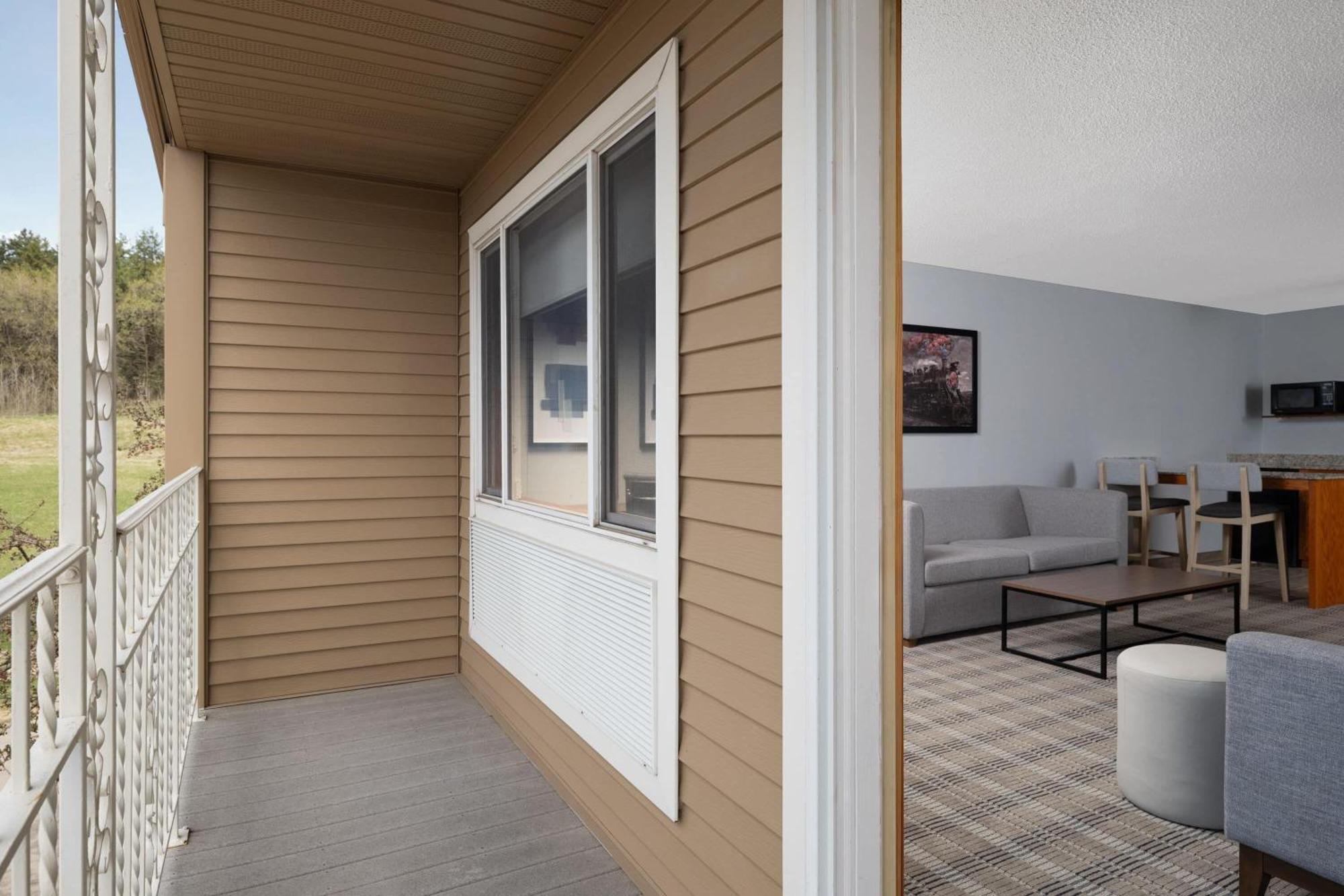 One-Bedroom Premium King Suite with Soaking Tub and Fireplace - Non-Smoking